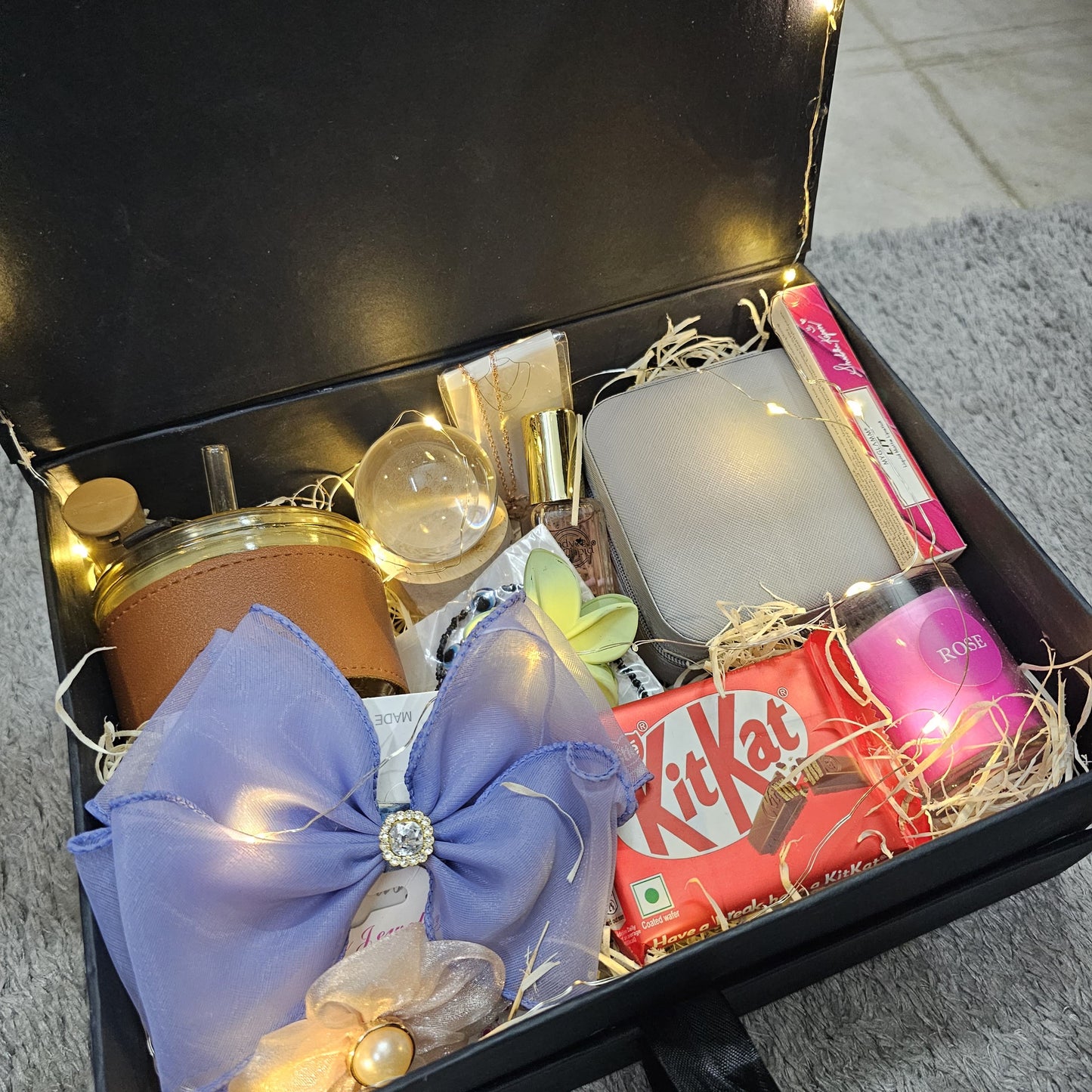 Customizable Ribbon Box Gift Hamper for Her β Mug, Sipper, Night Lamp & More (Under 1500rs.)