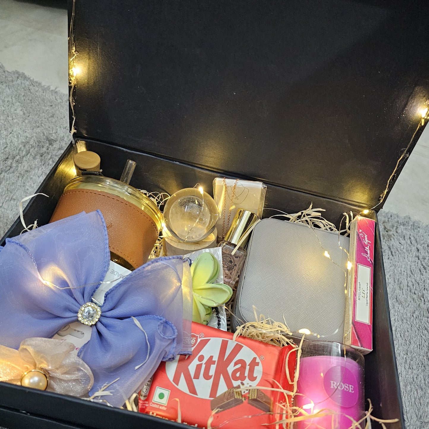Customizable Ribbon Box Gift Hamper for Her β Mug, Sipper, Night Lamp & More (Under 1500rs.)