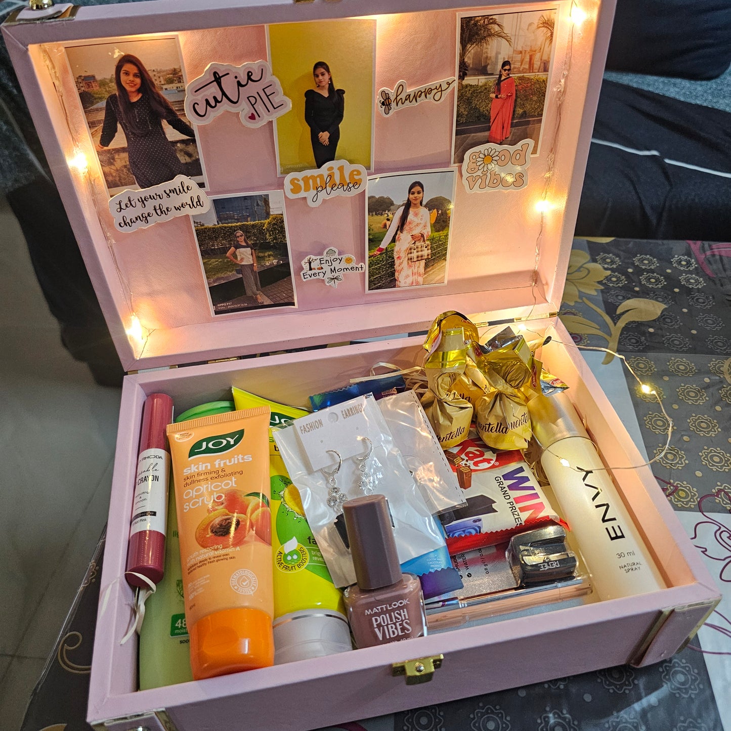 Luxury Vanity Leatherette Trunk Box Gift Hamper β Premium Cosmetic Collection for her.