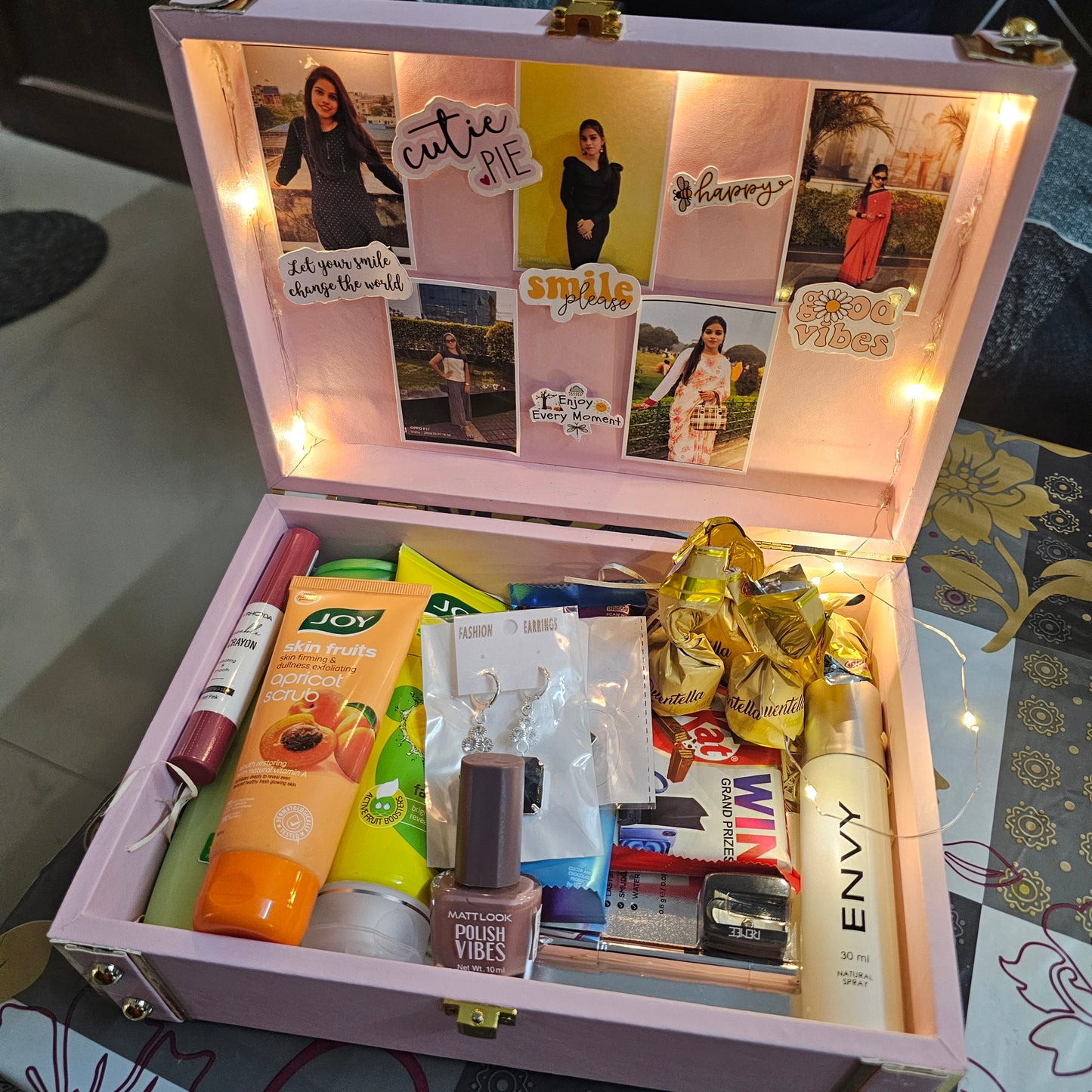 Luxury Vanity Leatherette Trunk Box Gift Hamper β Premium Cosmetic Collection for her.