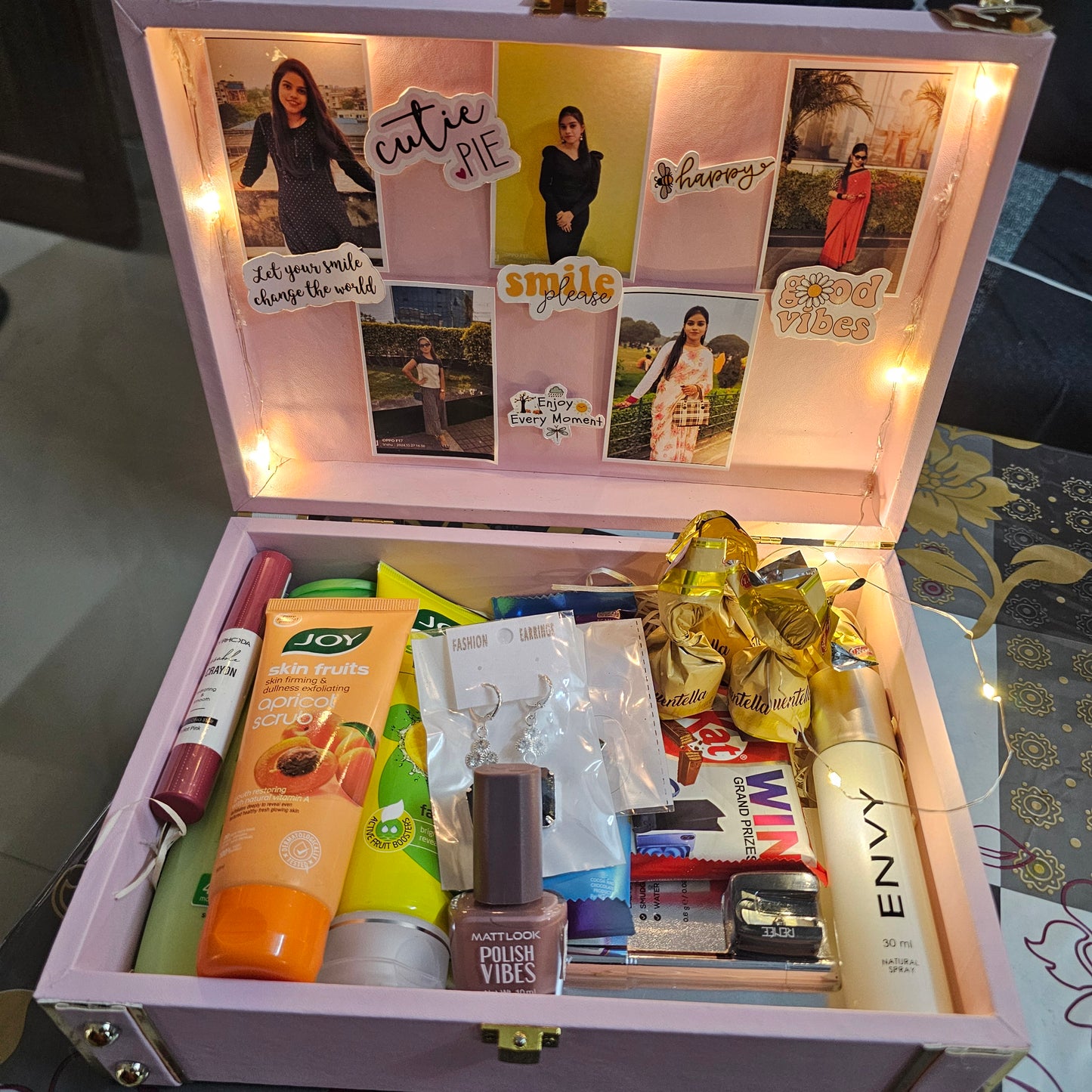 Luxury Vanity Leatherette Trunk Box Gift Hamper β Premium Cosmetic Collection for her.
