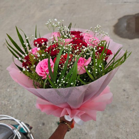 White & Pink Roses Mix Flower Bouquet | Elegant Fresh Rose Bouquet Gift - Ajmer Gift Charm