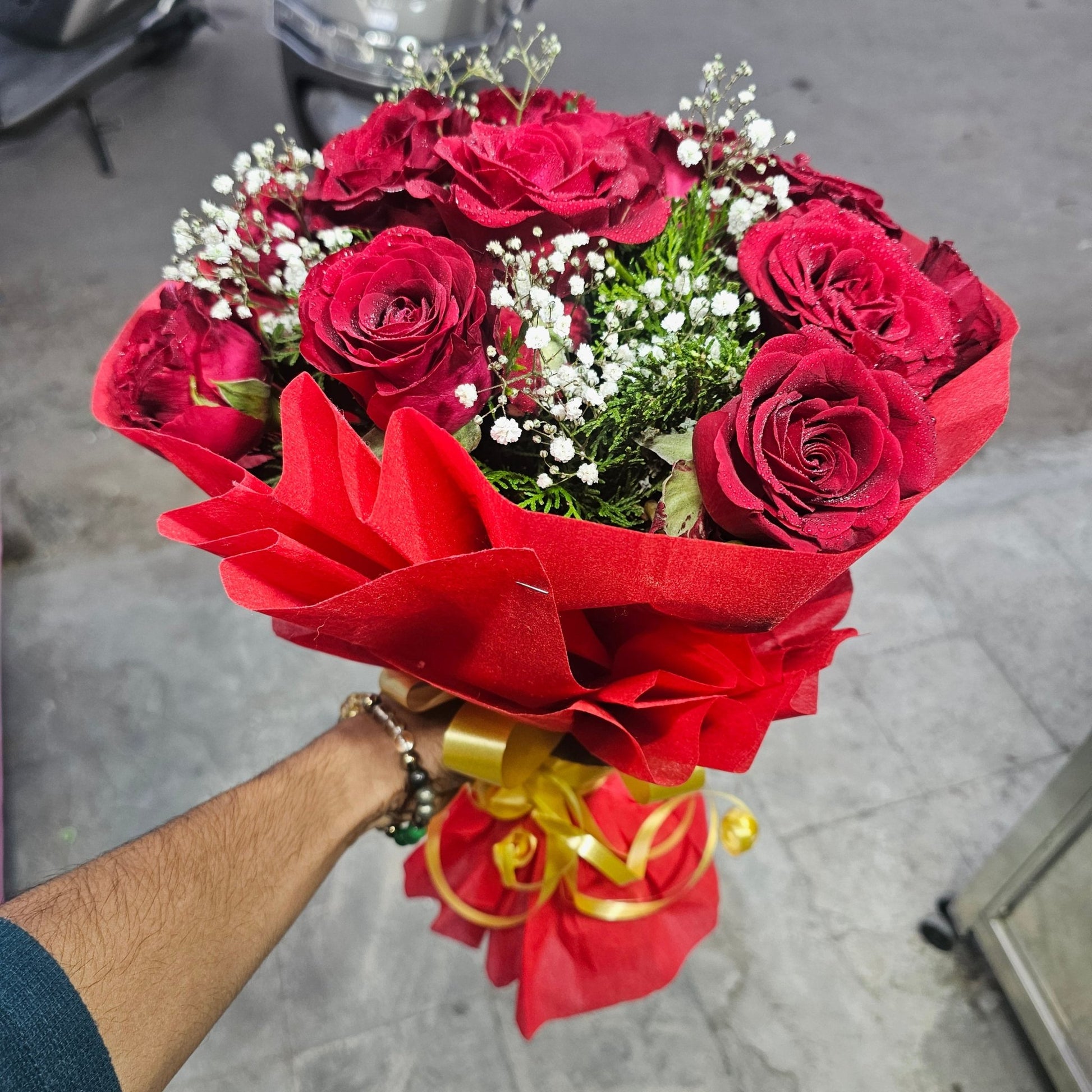 Classic Red Rose Bouquet 🌹 | Romantic Gift at Just ₹650 - Ajmer Gift Charm
