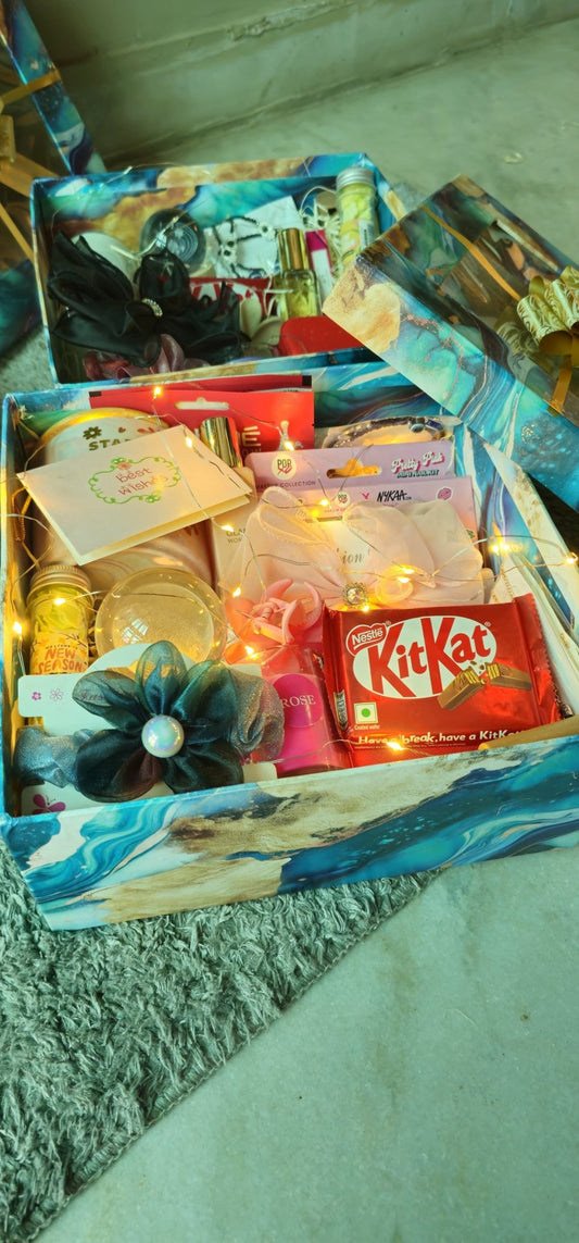 Customizable Gift Hamper for Her – Mug, Sipper, Cosmetics, Decor Lamp & More (Under ₹1500) - Ajmer Gift Charm