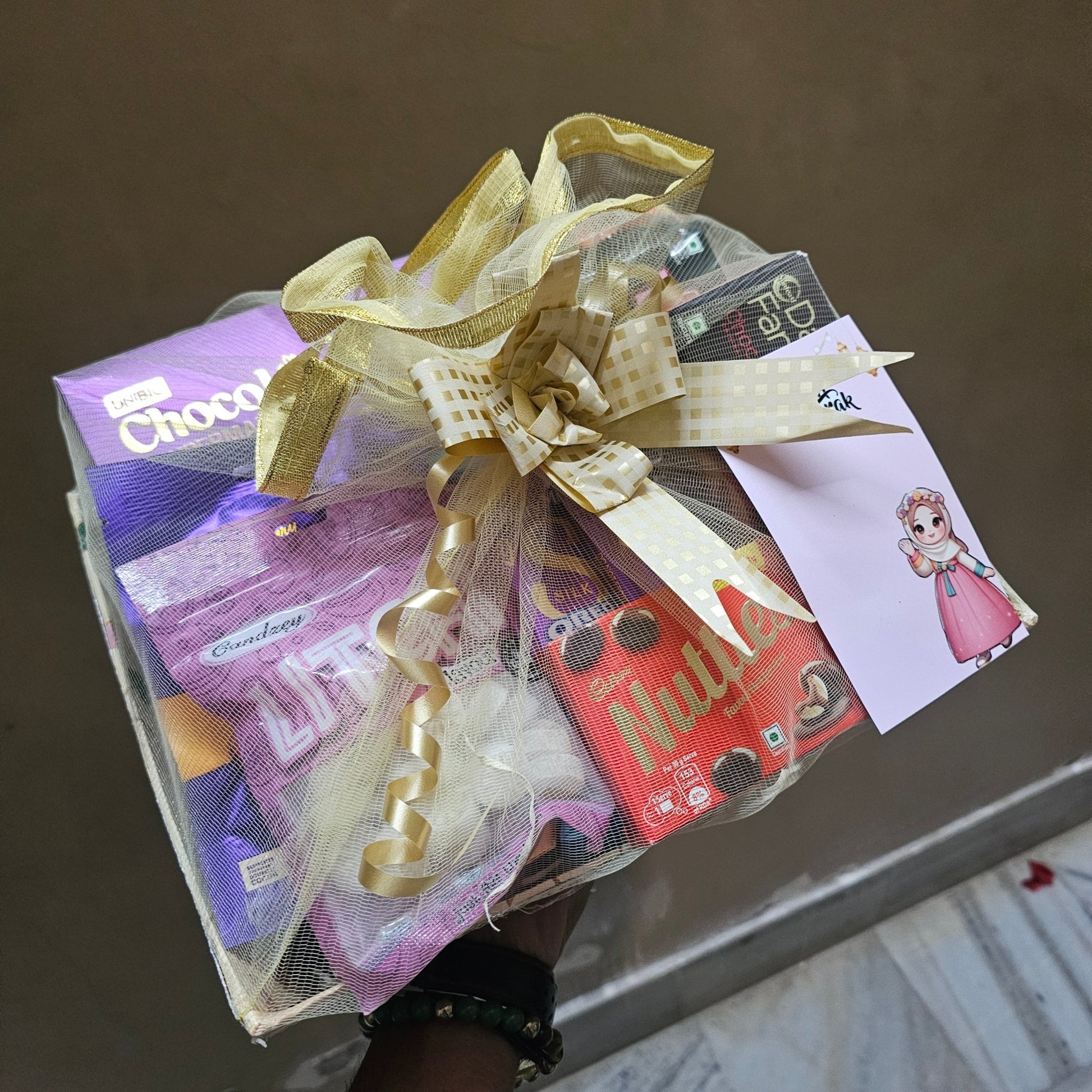 Elegant Gift Tray Hamper 🎁✨ | Premium Wrapped Surprise Box - Ajmer Gift Charm