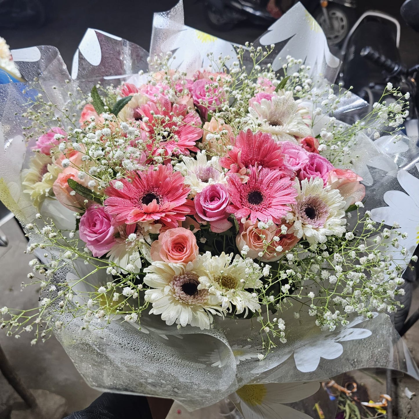 Mixed Roses & Gerbera White Pink Flower Bouquet - Ajmer Gift Charm
