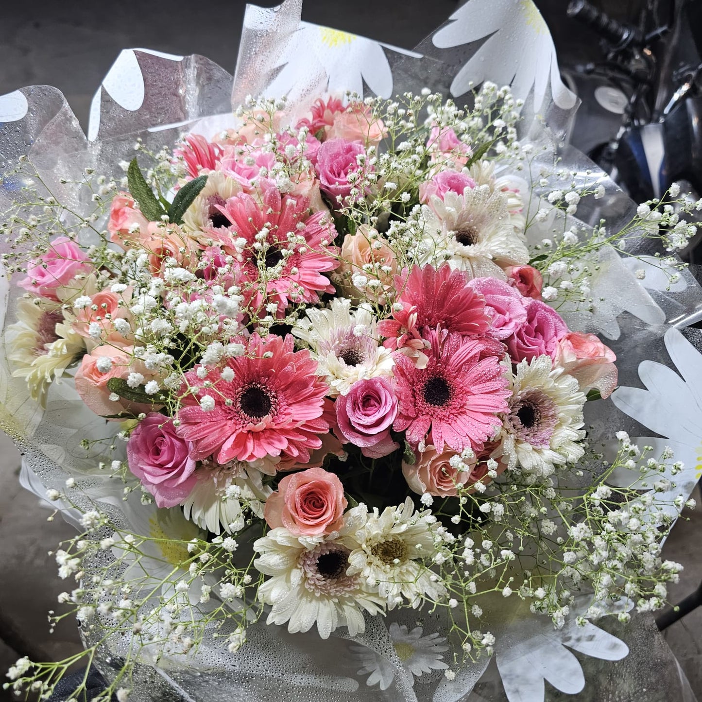 Mixed Roses & Gerbera White Pink Flower Bouquet - Ajmer Gift Charm