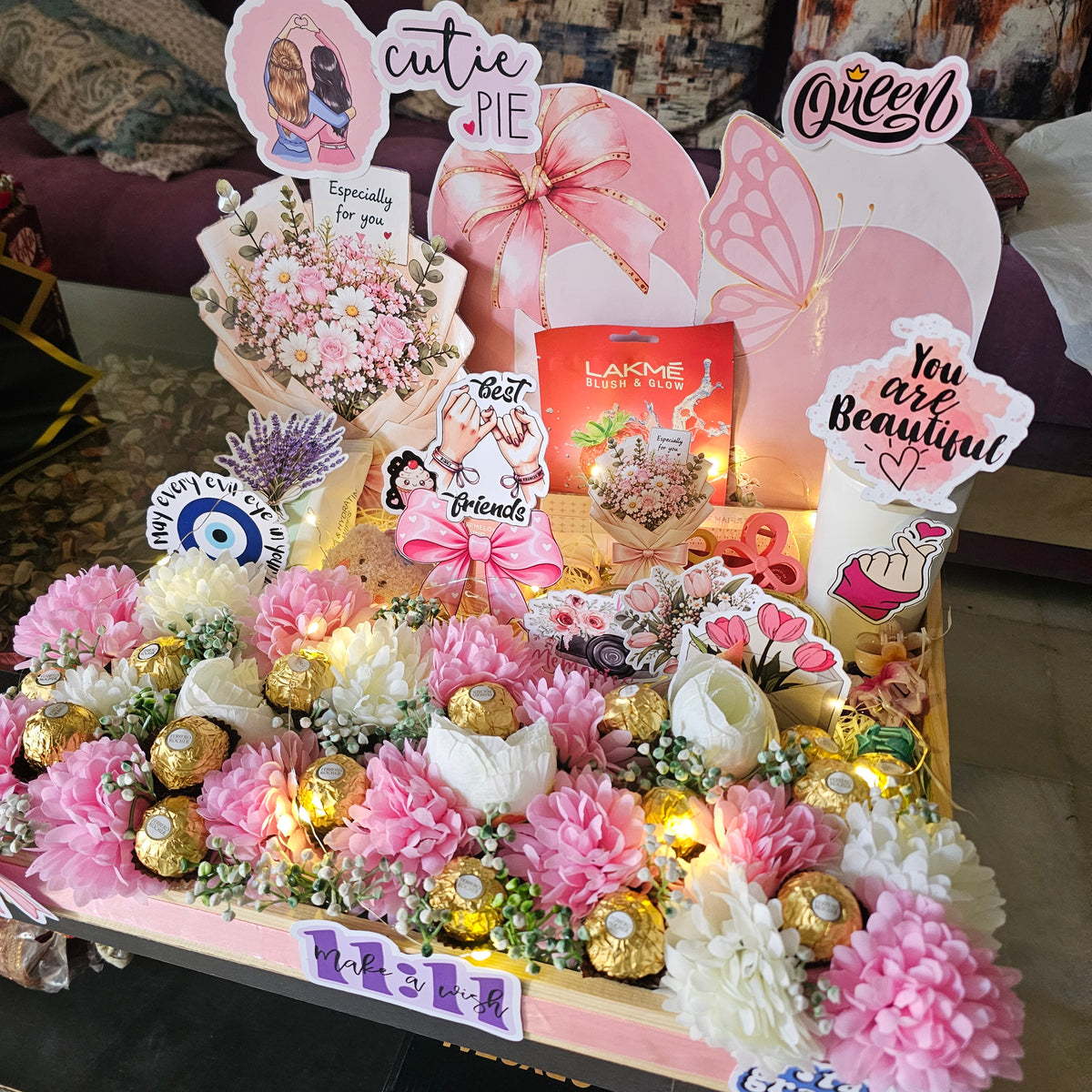 Beautiful Gift Hamper – A Bundle of Love & Happiness 