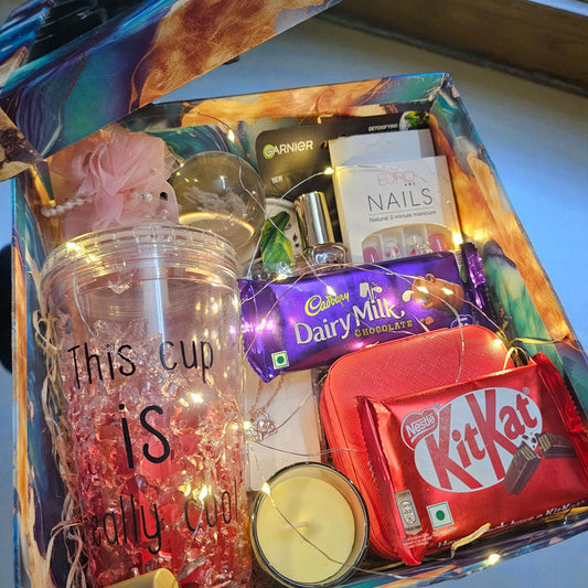 Customizable Gift Hamper for Her – Under ₹1500 | Sipper, Cosmetics, Chocolates & More