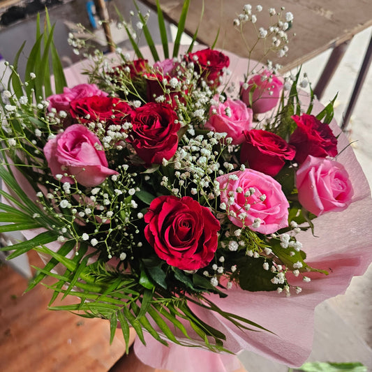White & Pink Roses Mix Flower Bouquet | Elegant Fresh Rose Bouquet Gift - Ajmer Gift Charm
